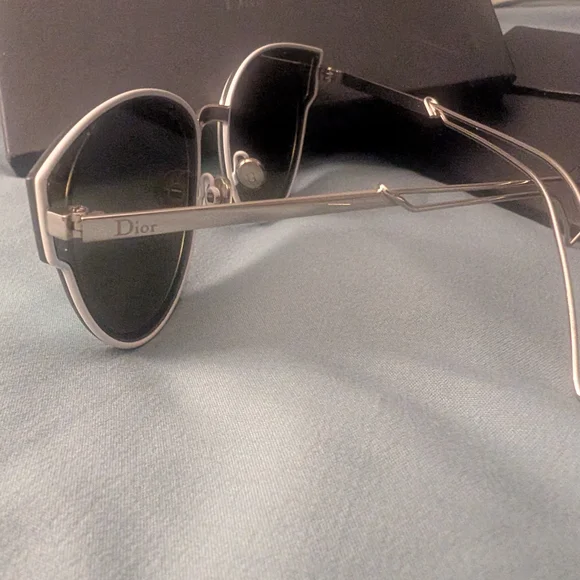 Dior Silver Cat-Eye Sunglasses Modern Design - Picture 4 of 7